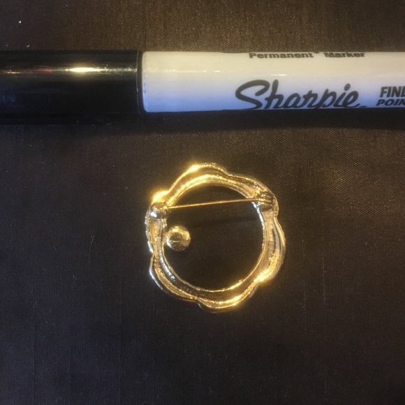 Vintage Gold Garnet Ruby Brooch Pin- Costume - Picture 3 of 3